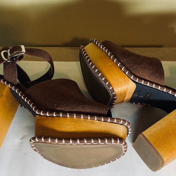 Womens' Clog Heel Pumps - Picture 7 of 8